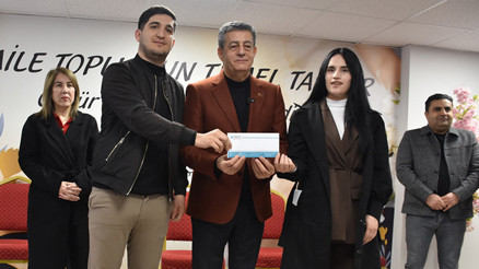 Belediyeden yeni evlenen çiftlere 60ar bin lira yardım