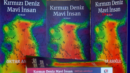 Oktar Asoğlu’nun yeni romanı ‘Kırmızı Deniz Mavi İnsan’ okurlarla buluştu