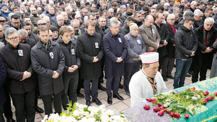 Memleketinde cenazeye katıldı