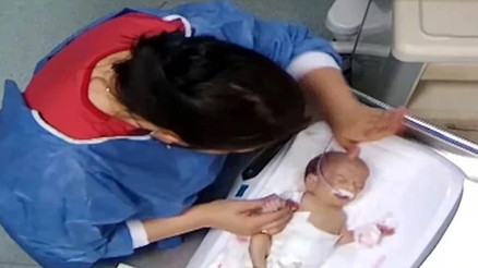 Görüntüler infial yarattı 5 günlük bebeğe şiddet uygulayan hemşire için tutuklama kararı