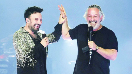 Saatleri bile yaşlı