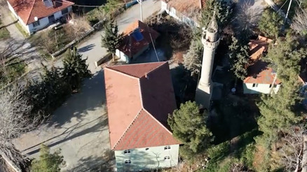 Köyün tek camisinin bir kısmı ve avlusu icradan satılığa çıkarıldı