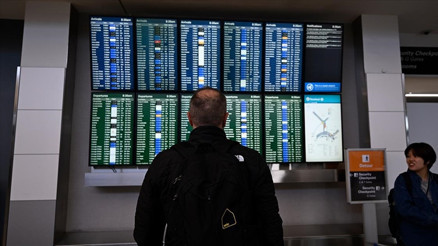 ABDde kar fırtınası hava ulaşımını felç etti: 10 bine yakın uçuş iptal edildi