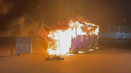 Kapıkulede yolcu otobüsü alev alev yandı