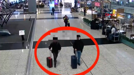 Şişli cinayetinin şüphelilerinin İstanbul Havalimanı’ında yakalandığı anların görüntüleri ortaya çıktı