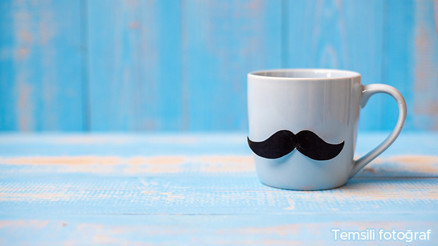 Viktorya döneminde bıyıklar için icat edilen fincan Viktorya döneminde bıyıklar için icat edilen fincan