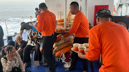 Filipinlerde 359 yolcuyu taşıyan feribot battı: 15 kişi hayatını kaybetti