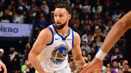 Stephen Curry NBA tarihine geçti