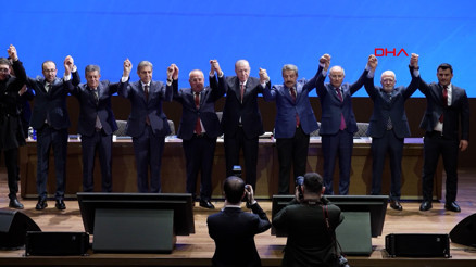 4 belediye başkanı AK Partiye katıldı Rozetlerini Cumhurbaşkanı Erdoğan taktı