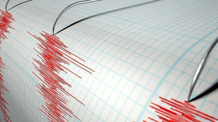 Endonezyada 5,7 büyüklüğünde deprem