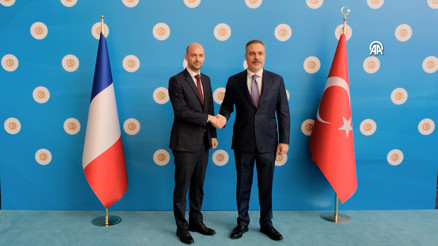 Dışişleri Bakanı Hakan Fidan, Fransız mevkidaşı Barrot ile görüştü