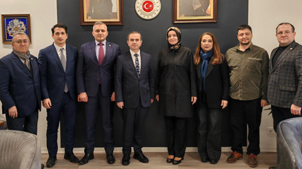 Betül Sayan Kaya Hamburgda temaslarda bulundu Betül Sayan Kaya Hamburgda temaslarda bulundu