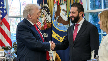 ABD Başkanı Trump: Şara ile güzel bir sohbetimiz oldu... Suriyeden açıklama ABD Başkanı Trump: Şara ile güzel bir sohbetimiz oldu... Suriyeden açıklama