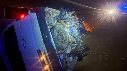 Mersinde servis minibüsü uçuruma yuvarlandı; 1’i ağır 13 yaralı