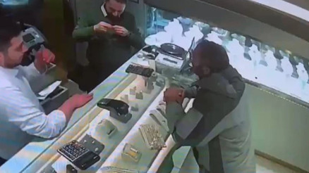 Sahte altın kolyeyle kuyumcuyu dolandırdı; gerçek Kapalıçarşıda eritilince ortaya çıktı