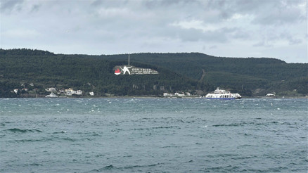 Çanakkale Boğazı fırtına nedeniyle çift yönlü trafiğe kapatıldı