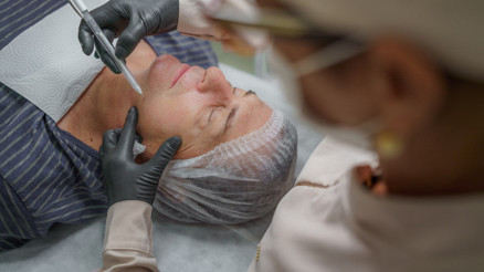 Erkeklerde estetik cerrahiye ilgi hızlıca artıyor