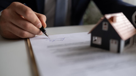 Almanyada ayrımcılık yapan emlakçıya tazminat davası açılabilir