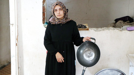 Cevriye’nin yardım çığlığı Eve girip eşyaları parçaladı