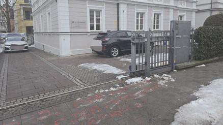 Regenrsburg fahri Türk konsolosluğuna boyalı saldırı