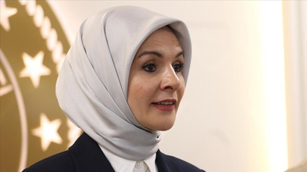 Aile ve Sosyal Hizmetler Bakanı Mahinur Özdemir Göktaştan dijital farkındalık paylaşımı