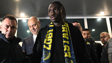 Fenerbahçenin yeni transferi Sidiki Cherif, imza için İstanbulda