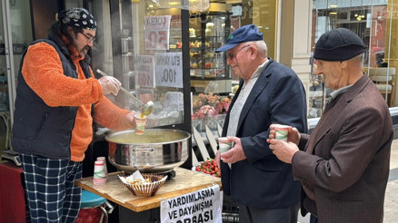 Her gün 200 bardak çorbayı ücretsiz dağıtıyor