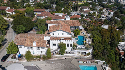 Eski karısı ülkeden kaçıyor… Onun gözü esmer güzelinden başkasını görmüyor: 12 milyonluk aşk yuvasını yeniledi