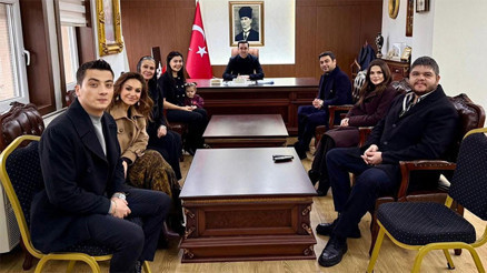 Uzak Şehir dizisinin oyuncularından Midyat Kaymakamına ziyaret