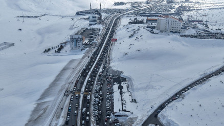 Trafiğin ucu bucağı görünmüyordu: 15 tatilin son günü ziyaretçi akınına uğradı