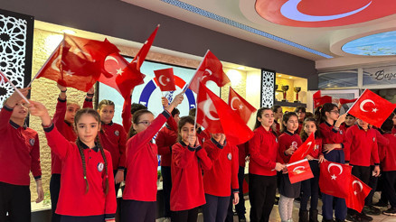 Okullarda ‘Bayrak Sevgisi’ temasıyla ilk ders zili çaldı
