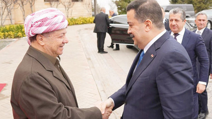 Irak’ta siyasi pazarlık sürüyor... Başbakan Sudani Barzani’ye gitti Irak’ta siyasi pazarlık sürüyor... Başbakan Sudani Barzani’ye gitti