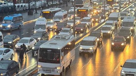 İstanbul Anadolu Yakasında trafik yoğunluğu yüzde 80e ulaştı