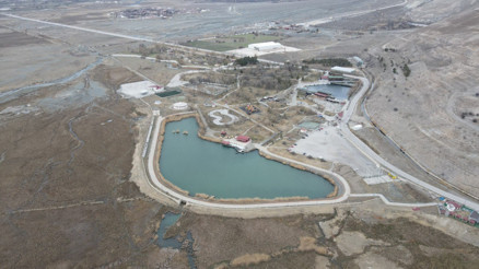 Dünyada ender görülen doğal oluşumlardan biri 5 farklı su kaynağı, birbirine karışmadan akıyor... Bu gerçekten olağanüstü bir durum