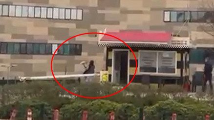 Taksiye binemeyince durak camlarını kırdı