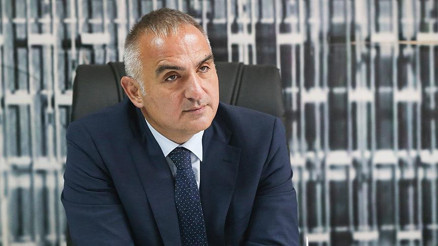 Kültür ve Turizm Bakanı Mehmet Nuri Ersoya iftira attı, bir liralık tazminat davasını kaybetti