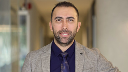 PRK ve No Touch Lazer yöntemleriyle gözlük ve lenslere kalıcı olarak veda