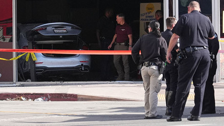 Markete dalan araç facia yaşattı: Ölü ve yaralılar var