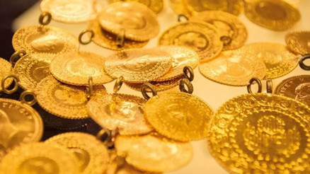 Altın ve gümüş dalgalı seyirde