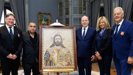 İsviçredeki yangında hayatını kaybedenler anısına kiliseye tablo armağanı