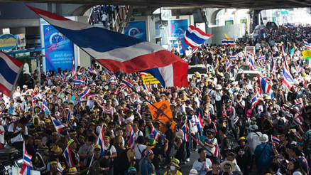 Taylandda çifte seçim günü