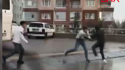 Ankarada pompalı tüfekli dehşet: Husumetli grupların kavgası kamerada