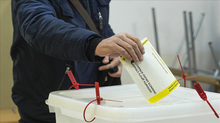 Bosna Hersekin Sırp entitesinde yenilenen erken başkanlık seçiminde Sinisa Karan kazandı