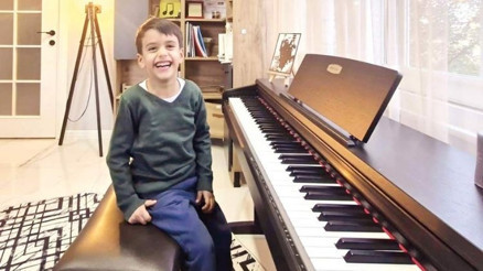 Okuma bilmeden notaları çözdü… Geleceğin Mozart’ı
