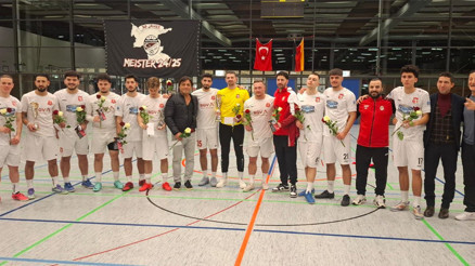 Mannheim Türkspor Atatürk Kupası’nın sahibi oldu