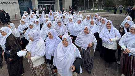 Zeynep Güneş’e destek... 100 beyaz tülbentli grup toplantısında
