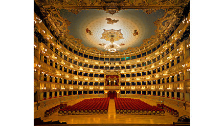 Ahmet Ertuğ’un fotoğraf sergisi “Beyond the Vanishing Point” Venedik’te