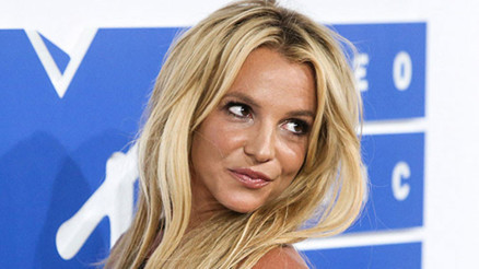 Ünlü şarkıcı müzik kataloğunun haklarını 200 milyon dolara sattı