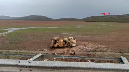 Gaziantepte askeri araç devrildi