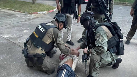 Taylandda silahlı saldırgan dehşeti: Rehineler var